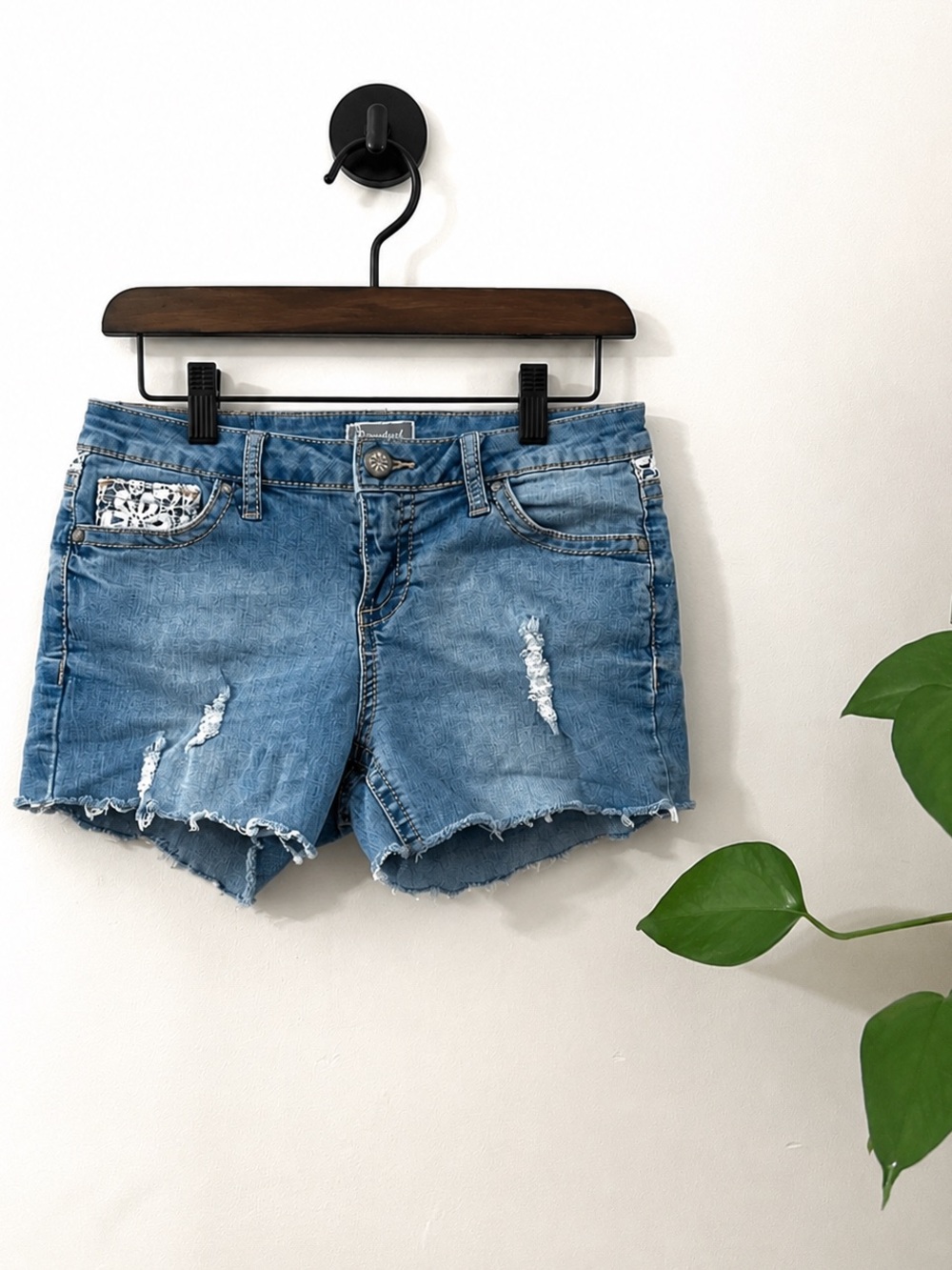 Soundgirl Y2K White Lace Trim Distressed Denim Shorts Size 7/8